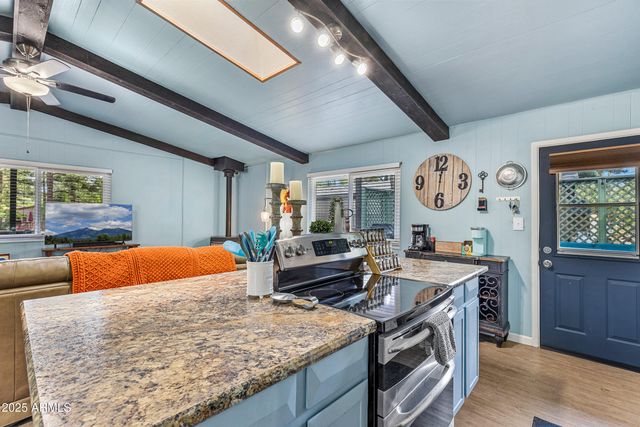 17100 S POCO Place, Munds Park, AZ 86017