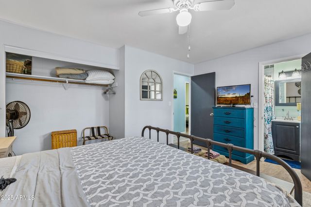 17100 S POCO Place, Munds Park, AZ 86017