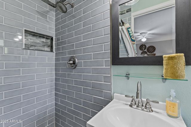 17100 S POCO Place, Munds Park, AZ 86017