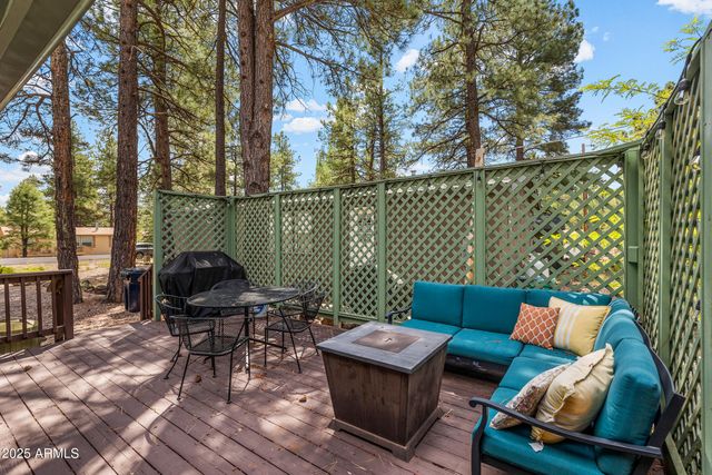 17100 S POCO Place, Munds Park, AZ 86017