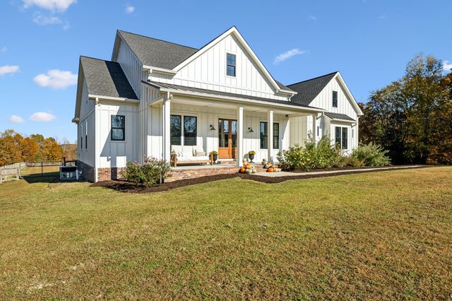 890 Hackberry Ln, Nunnelly, TN 37137