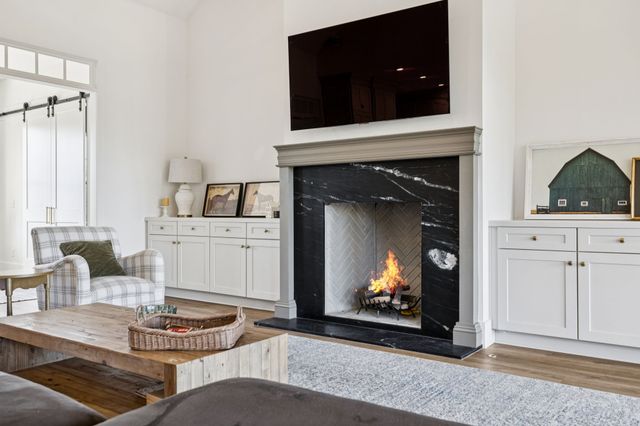 890 Hackberry Ln, Nunnelly, TN 37137