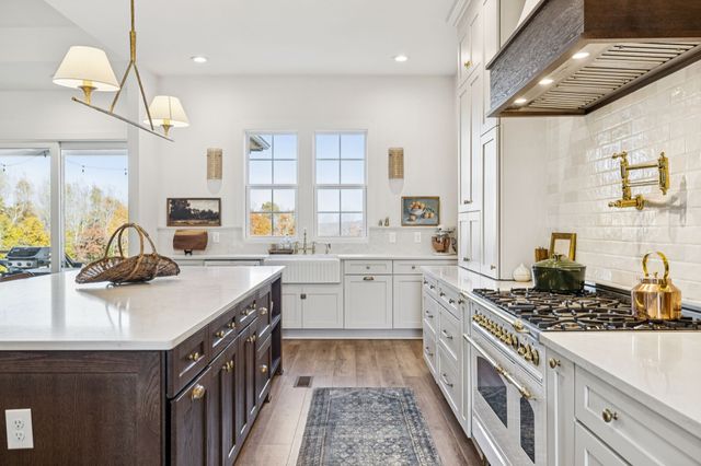 890 Hackberry Ln, Nunnelly, TN 37137