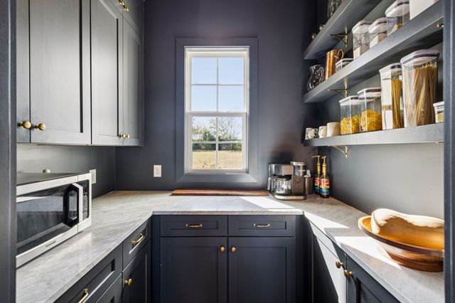 890 Hackberry Ln, Nunnelly, TN 37137