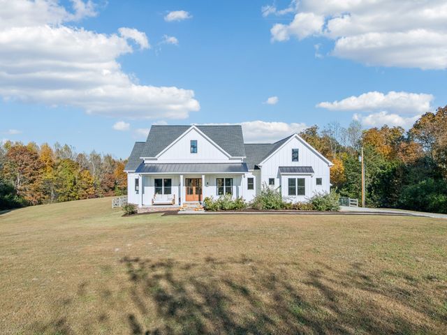 890 Hackberry Ln, Nunnelly, TN 37137
