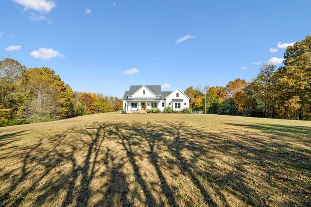890 Hackberry Ln, Nunnelly, TN 37137