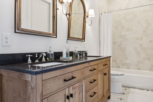 890 Hackberry Ln, Nunnelly, TN 37137