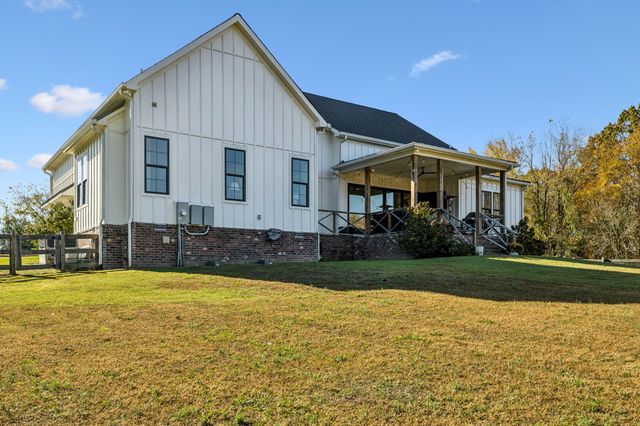 890 Hackberry Ln, Nunnelly, TN 37137