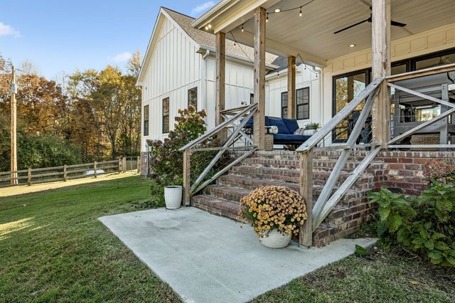 890 Hackberry Ln, Nunnelly, TN 37137