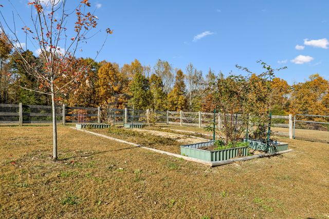 890 Hackberry Ln, Nunnelly, TN 37137