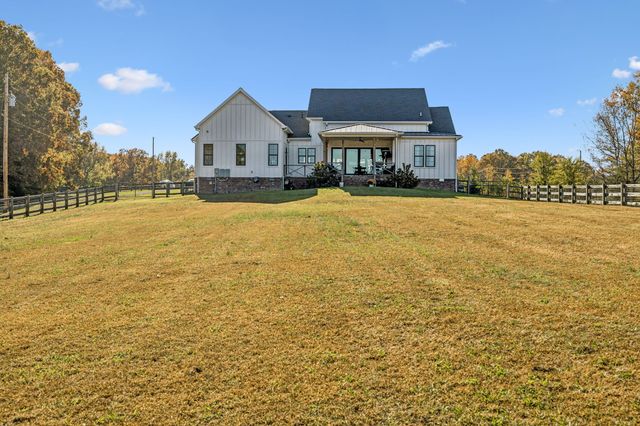 890 Hackberry Ln, Nunnelly, TN 37137