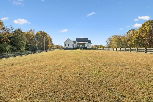 890 Hackberry Ln, Nunnelly, TN 37137