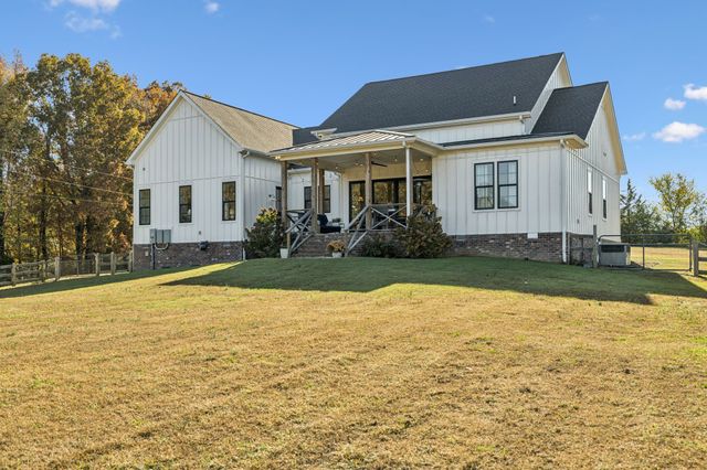 890 Hackberry Ln, Nunnelly, TN 37137