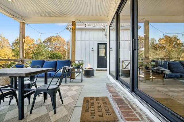 890 Hackberry Ln, Nunnelly, TN 37137