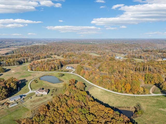 890 Hackberry Ln, Nunnelly, TN 37137