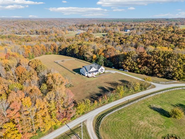 890 Hackberry Ln, Nunnelly, TN 37137