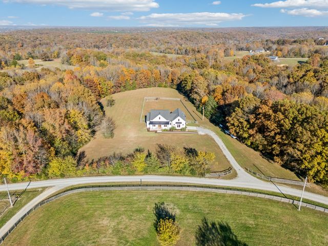 890 Hackberry Ln, Nunnelly, TN 37137