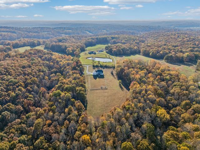 890 Hackberry Ln, Nunnelly, TN 37137