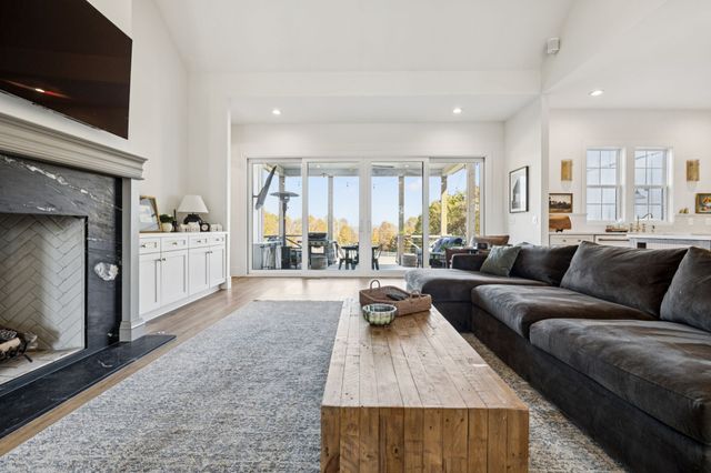 890 Hackberry Ln, Nunnelly, TN 37137