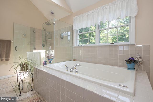 104 GALLOWS RUN RD, Riegelsville, PA 18077