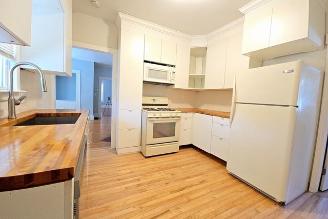 48 Boylston Street 1, Lowell, MA 01852