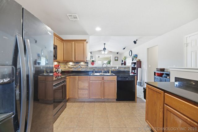 10705 N 154th East Avenue, Owasso, OK 74055