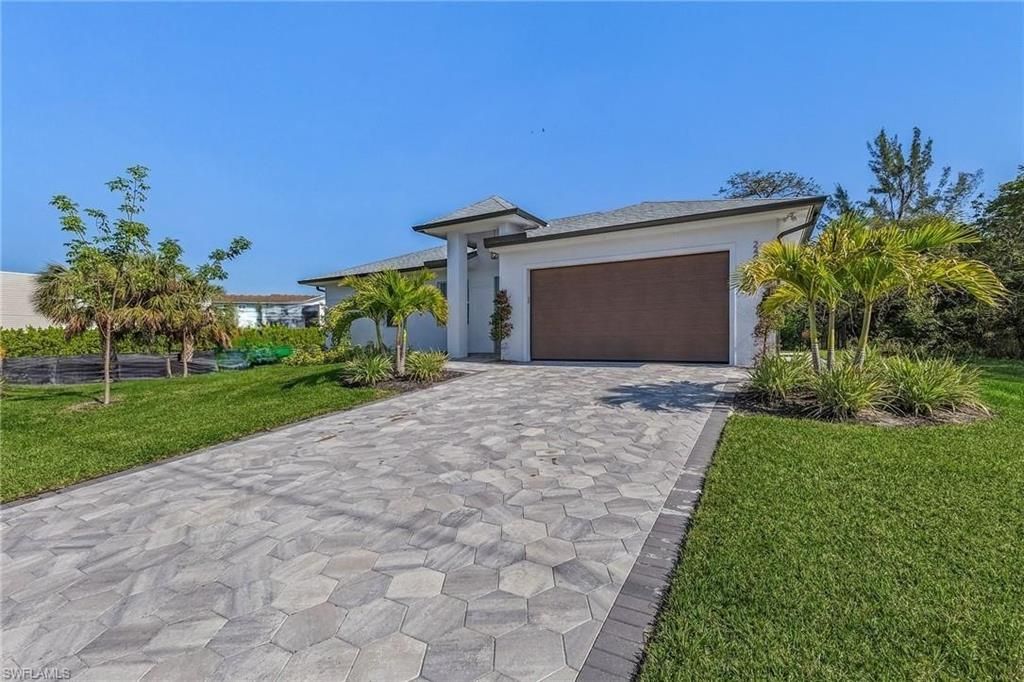 2499 Pine ST, NAPLES, FL 34112 — exterior