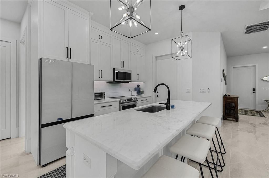 2499 Pine ST, NAPLES, FL 34112 — photo 2