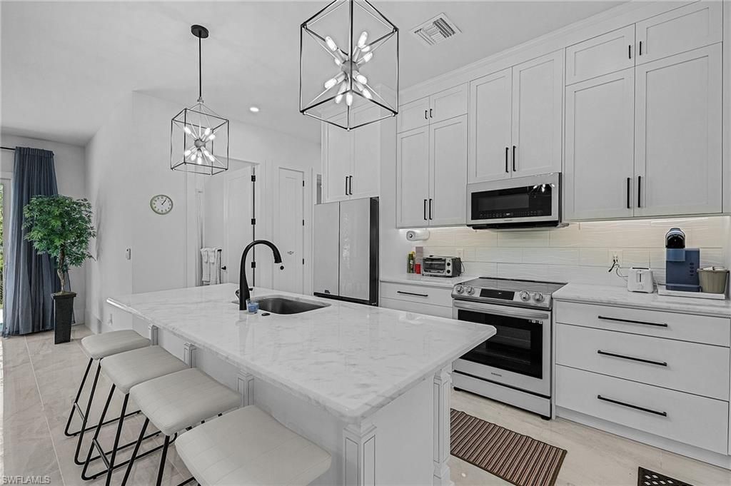 2499 Pine ST, NAPLES, FL 34112 — photo 3
