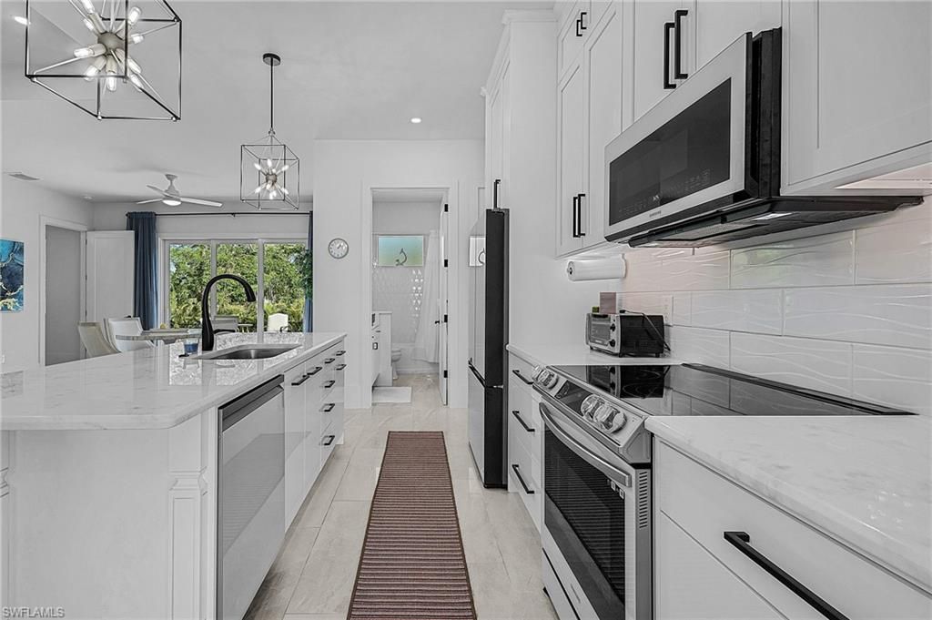 2499 Pine ST, NAPLES, FL 34112 — photo 4