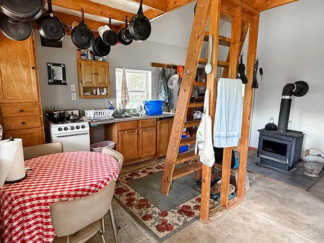 000 SE 1200 Road, Collins, MO 64738