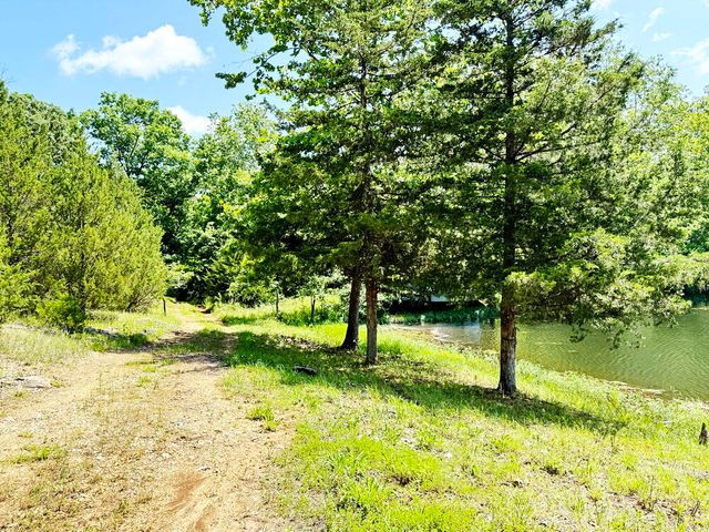 000 SE 1200 Road, Collins, MO 64738