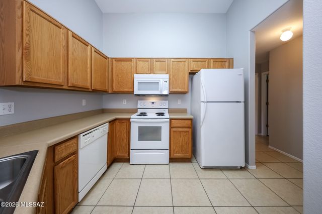 6807 W Quailwood Way, Tucson, AZ 85757