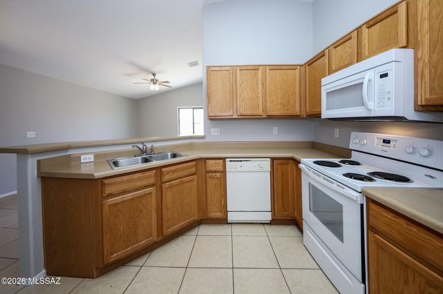 6807 W Quailwood Way, Tucson, AZ 85757