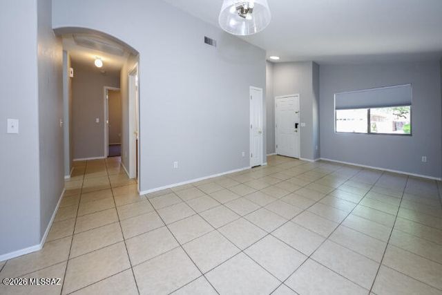 6807 W Quailwood Way, Tucson, AZ 85757