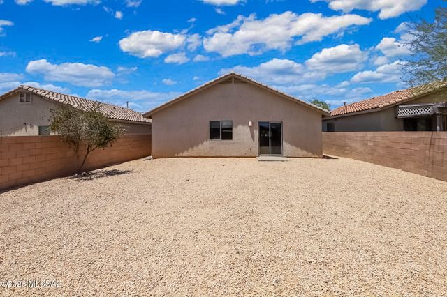 6807 W Quailwood Way, Tucson, AZ 85757