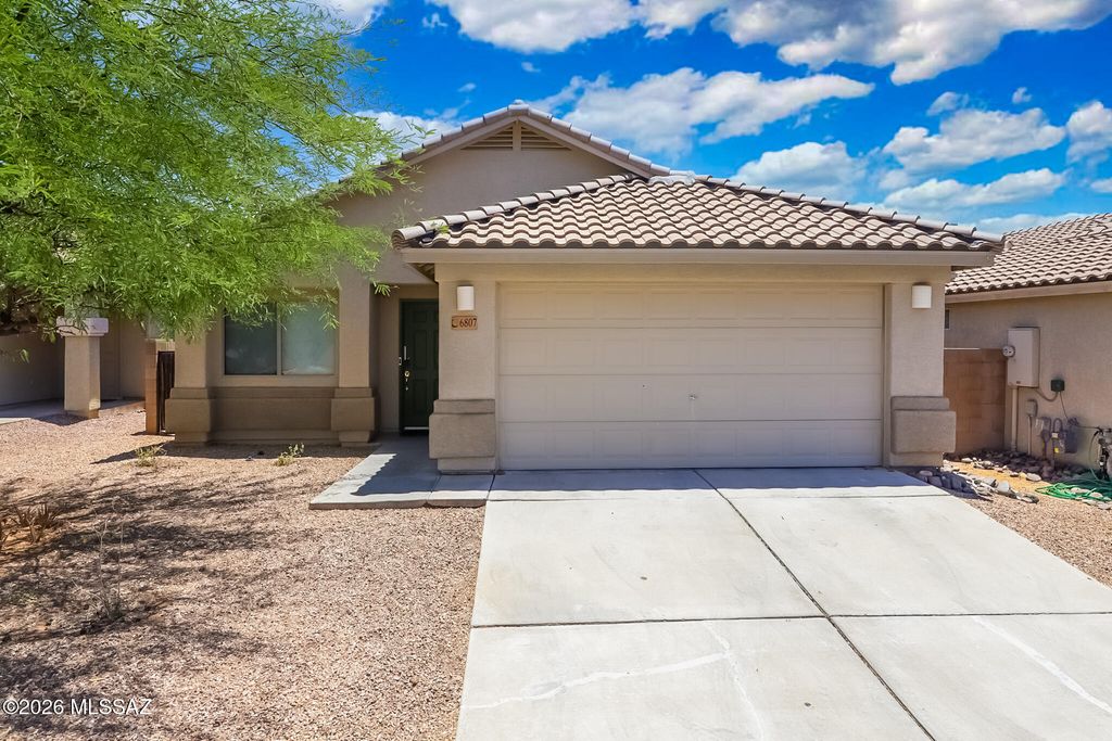6807 W Quailwood Way, Tucson, AZ 85757