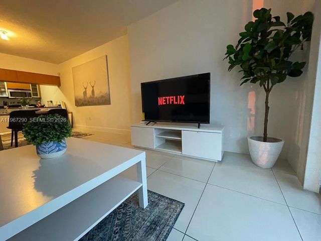 1750 N Bayshore Dr 2710, Miami, FL 33132