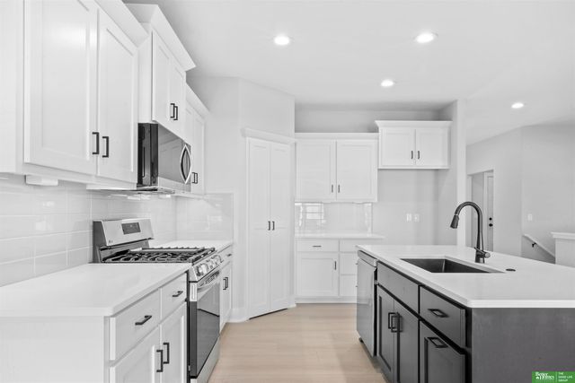 20947 Ellison Avenue, Elkhorn, NE 68022