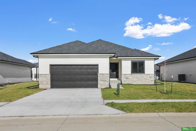 20947 Ellison Avenue, Elkhorn, NE 68022