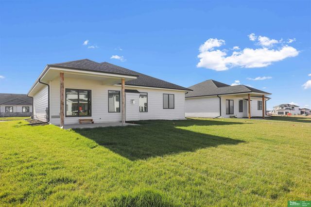 20947 Ellison Avenue, Elkhorn, NE 68022