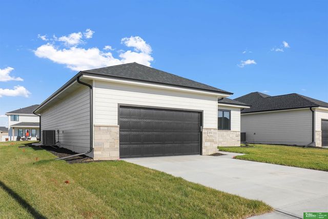 20947 Ellison Avenue, Elkhorn, NE 68022