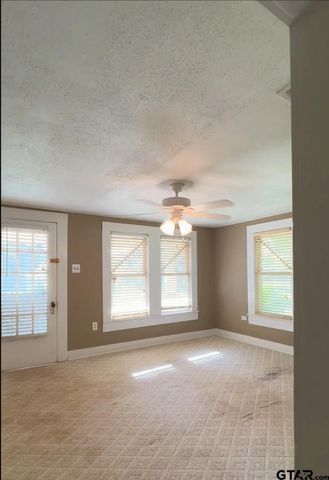 1302 S Main St, Henderson, TX 75654