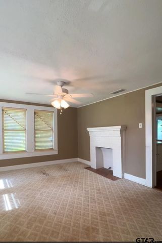 1302 S Main St, Henderson, TX 75654