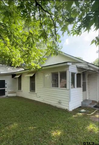 1302 S Main St, Henderson, TX 75654