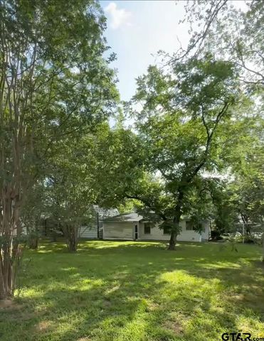 1302 S Main St, Henderson, TX 75654