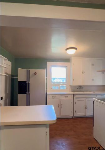 1302 S Main St, Henderson, TX 75654
