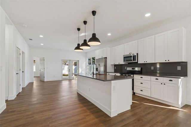 5111 68TH STREET N, St Petersburg, FL 33709