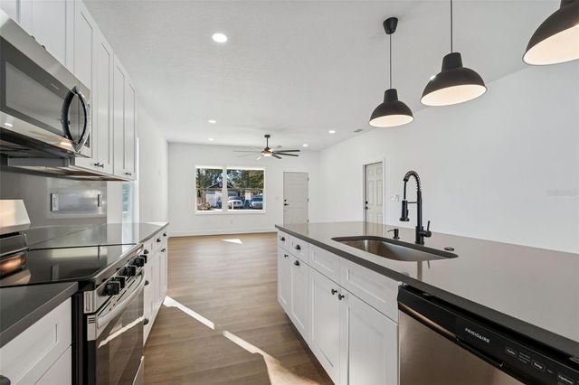 5111 68TH STREET N, St Petersburg, FL 33709