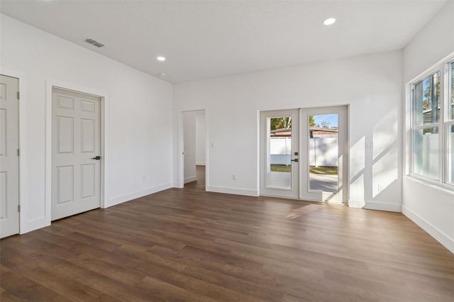 5111 68TH STREET N, St Petersburg, FL 33709